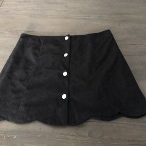 Black button front scalloped skirt size XL